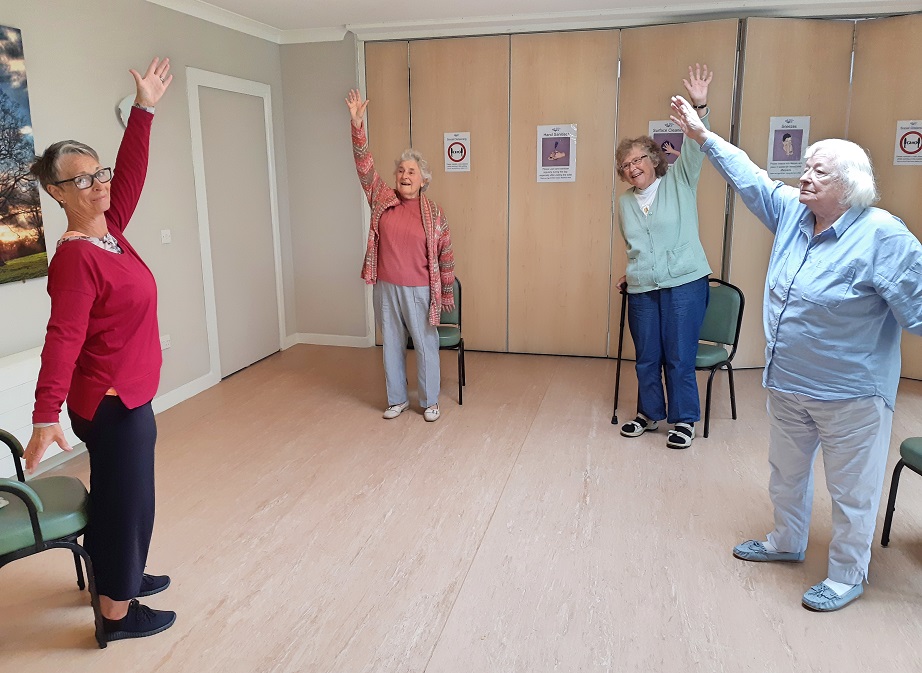 It was lovely to welcome back our members to our #Horsham club this week! They were thrilled to be here again &amp; you can see how much they enjoyed our socially distanced exercise class!
COVID rules are in place &amp; numbers limited so please call to book your place 📞 01403 260560.