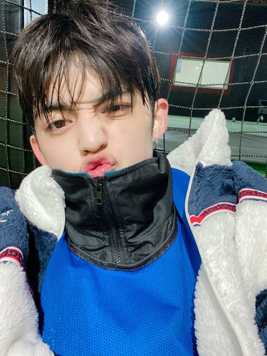 From  #에스쿱스 #SCOUPS: Sniffle #SEVENTEEN    #세븐틴    @pledis_17