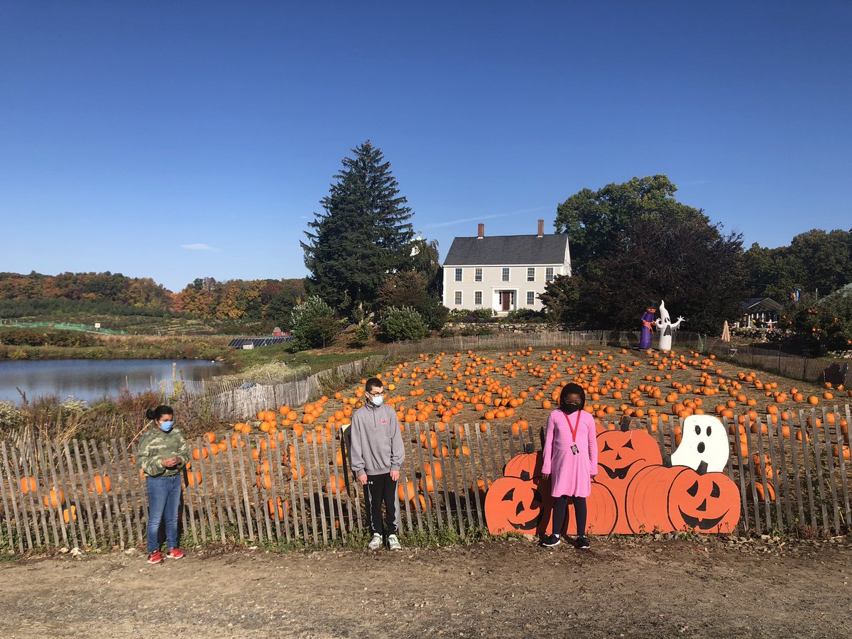 KatesClass1's tweet photo. What a beautiful day for our trip to @SmolakFarms today! The kids wanted a pumpkin as we left but we settled on apples 🍎😉 https://t.co/a7kIlyxC7m