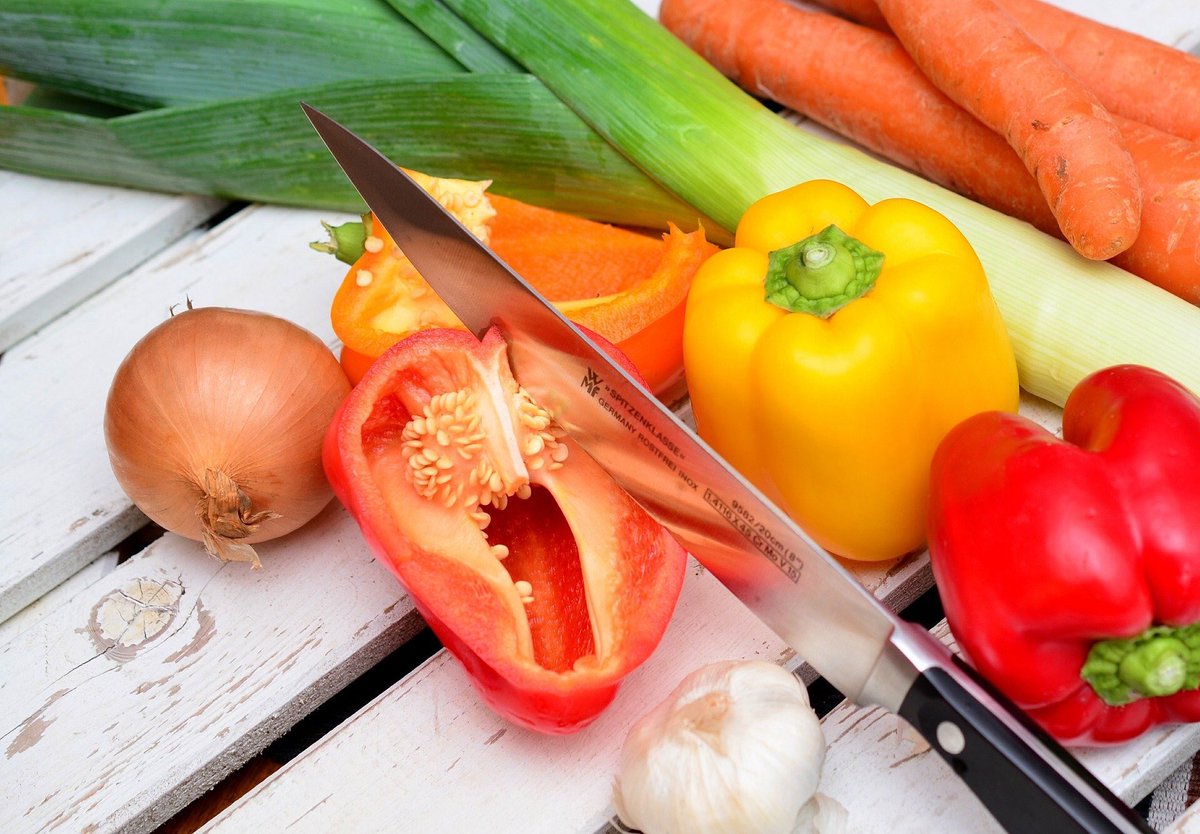 katrinaabele's tweet photo. 🌱 Are you following a vegan/exclusively plant-based diet? 
🇬🇧 Do you live in the UK?  
✏️ 30-minute survey here: https://t.co/z4C3uyC63I 
Tell us what you think for a chance to win a £50 Amazon voucher! https://t.co/SI8hvLgkz8