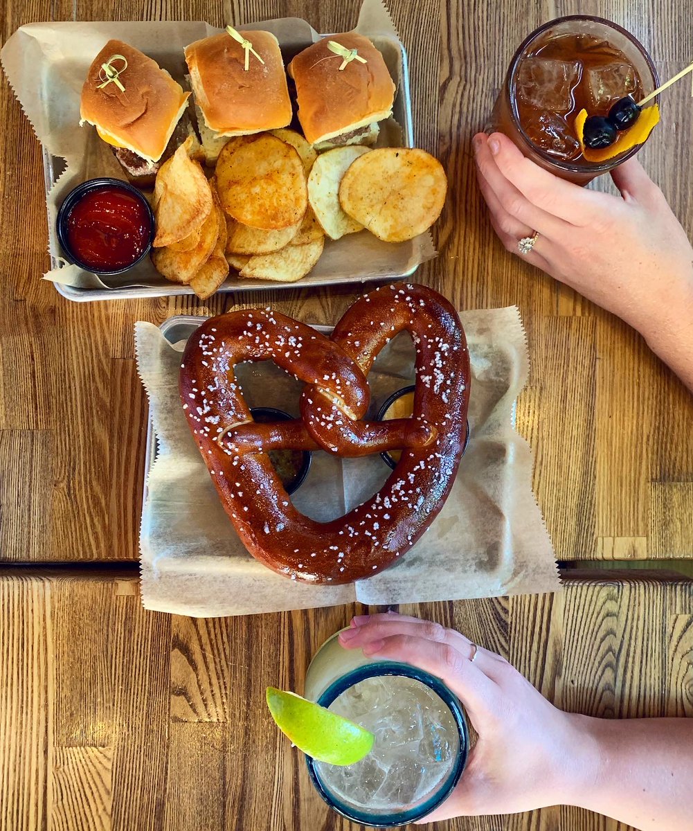 GaslightBar's tweet image. Officially Old Fashioned weather! 🥃 Come have one tonight for #ThirstyThursday! 🙌