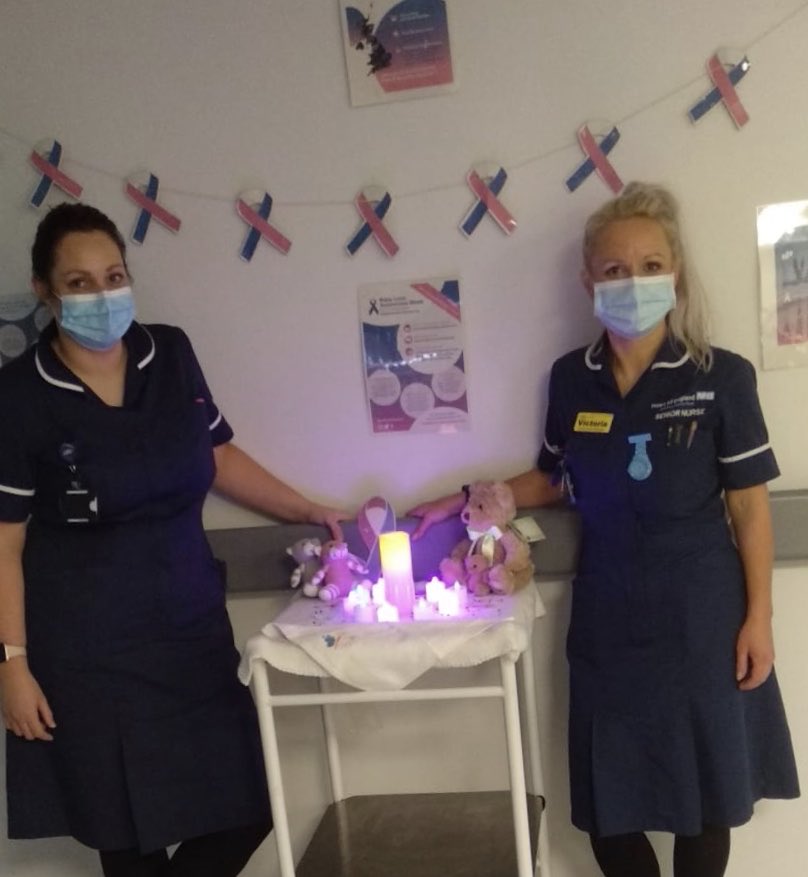 克萊兒工作的醫院裡，喪慟輔導團隊點亮蠟燭，紀念過早去世的嬰兒。（圖片來源／Clare Beesley的X）