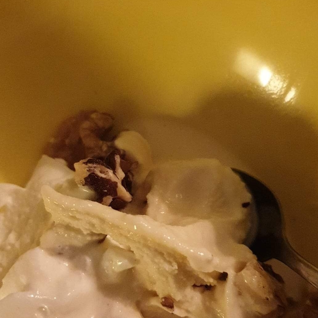 distilleerderij's tweet photo. Een zelf gemaakt ijs met zelf gemaakt Caramel.  En een heerlijke Zaanshine likeur crème Aroma. Smullen. https://t.co/DxYntJ0Ycl