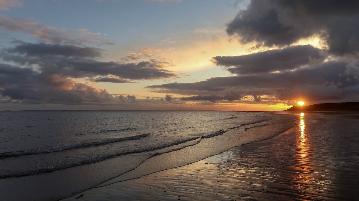 CarlingfordIRE's tweet photo. A simply stunning end to the day at Templetown Beach
#foodforthsoul #glorioussunset 

@WeatherRTE @newslineweather @barrabest @the4ofus @ancienteastIRL @AimsirTG4 @LensAreLive @EarthandClouds @Failte_Ireland @IrelandB4UDie @ThePhotoHour @PicPoet @PicPublic @JustSunsetVibes https://t.co/dm5cxC4Yyz