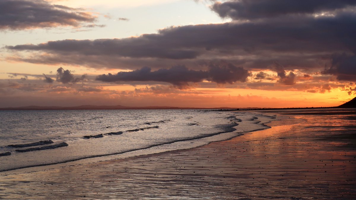 CarlingfordIRE's tweet photo. A simply stunning end to the day at Templetown Beach
#foodforthsoul #glorioussunset 

@WeatherRTE @newslineweather @barrabest @the4ofus @ancienteastIRL @AimsirTG4 @LensAreLive @EarthandClouds @Failte_Ireland @IrelandB4UDie @ThePhotoHour @PicPoet @PicPublic @JustSunsetVibes https://t.co/dm5cxC4Yyz
