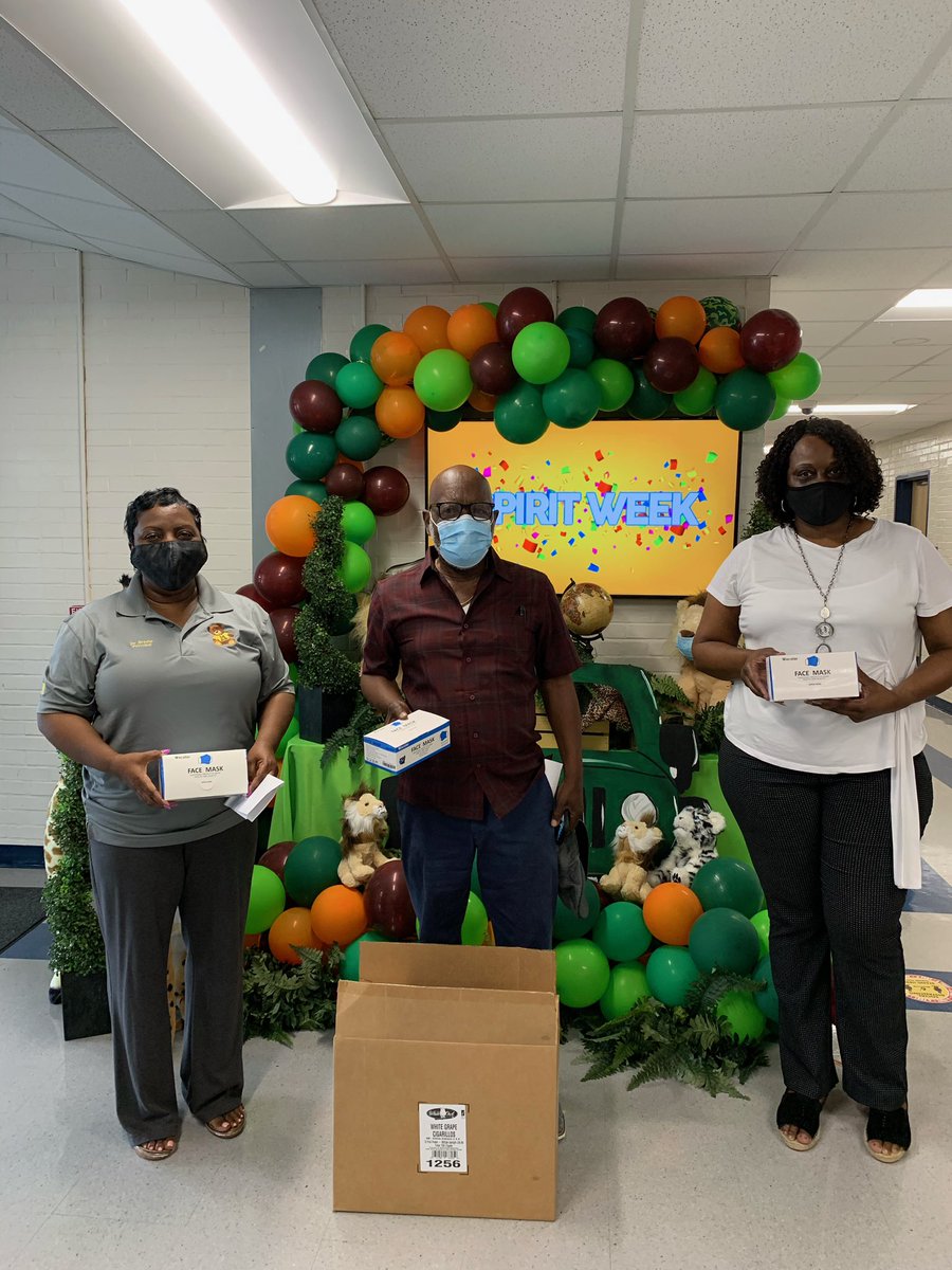 school_moore's tweet photo. We are in this TOGETHER! A HUGE 𝘛𝘩𝘢𝘯𝘬 𝘠𝘰𝘶 to Liberty Springs Baptist Church! Our entire staff and all of our scholars are so grateful for this new partnership! #ExpectMoore🐻#MooreMagic✨#PartnersinEd🤝#MasksforEveryone😷 https://t.co/Qp6orGs4Ah