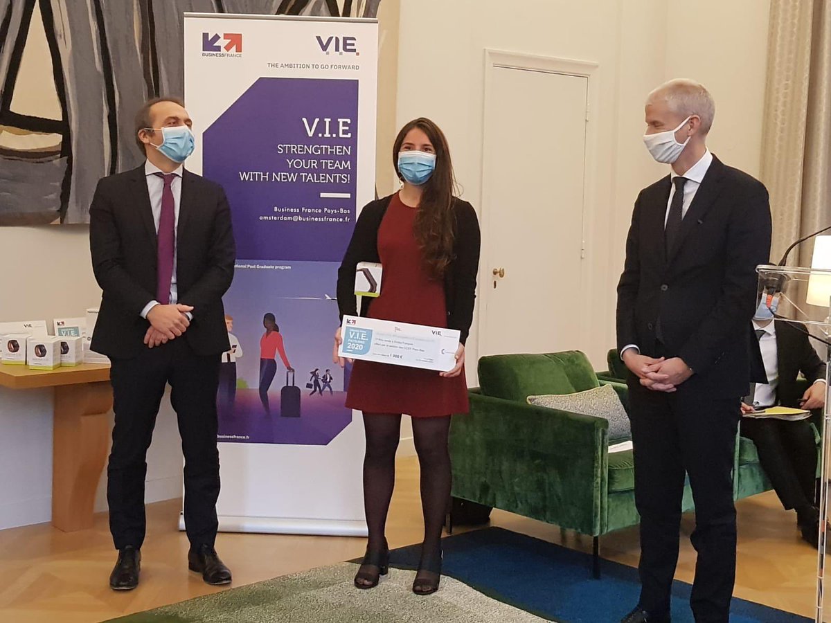 franckriester's tweet photo. Fier de notre jeunesse ! De son énergie et de son ouverture.
Fier de nos Volontaires internationaux. Ajd à La Haye nous récompensons leur esprit de conquête avec le Grand Prix des VIE de @businessfrance.
Avec le #ChequeVIE, nous finançons 3000 missions en plus. #FranceRelance https://t.co/UbJhCmxY1K