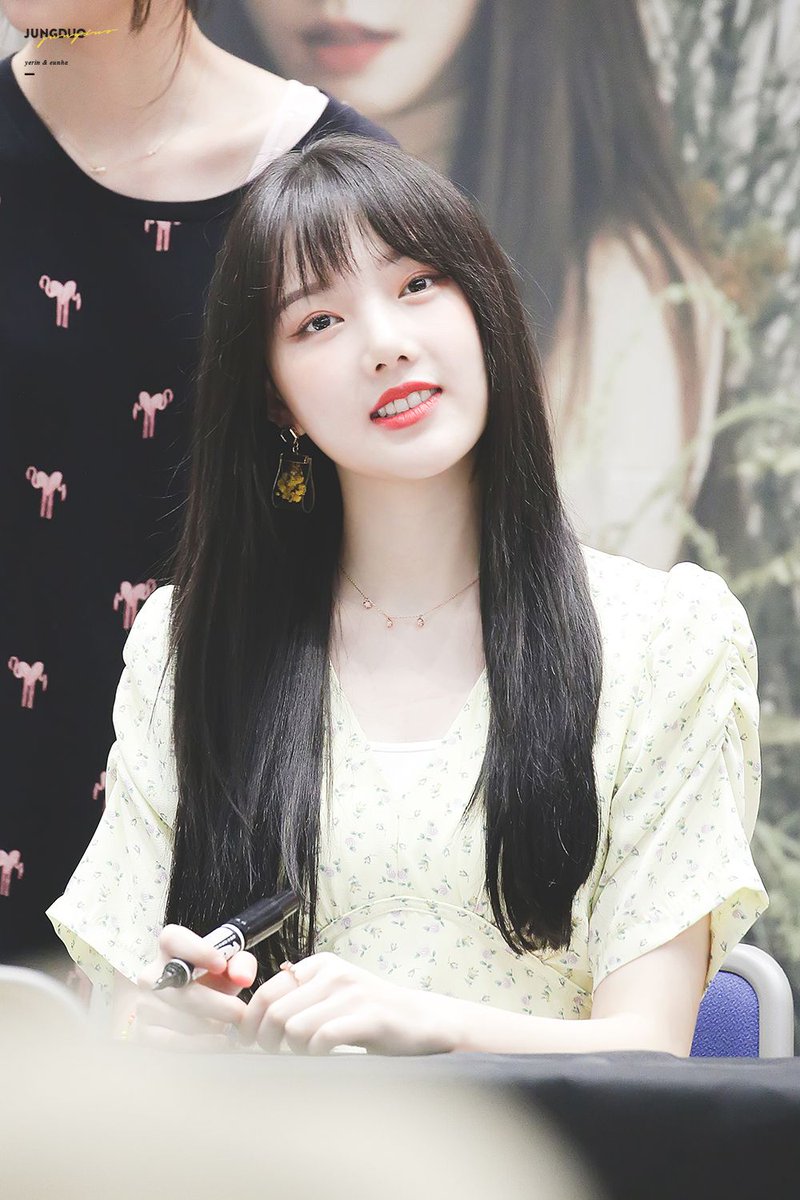Yerin as Khushi from IPKKND: A beautiful love story between a rich arrogant man and a middle class, sweet girl. Khushi's honest, caring and sarcastic nature changes the male lead's pov on life. Her bubbly personality reminds me of Yerin