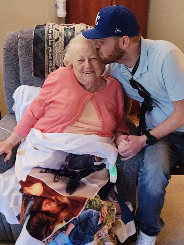 Iam_AWard's tweet photo. Grandma passed away this Morning 😥 Could use your Prayers. https://t.co/Bhn4YX9Jwd