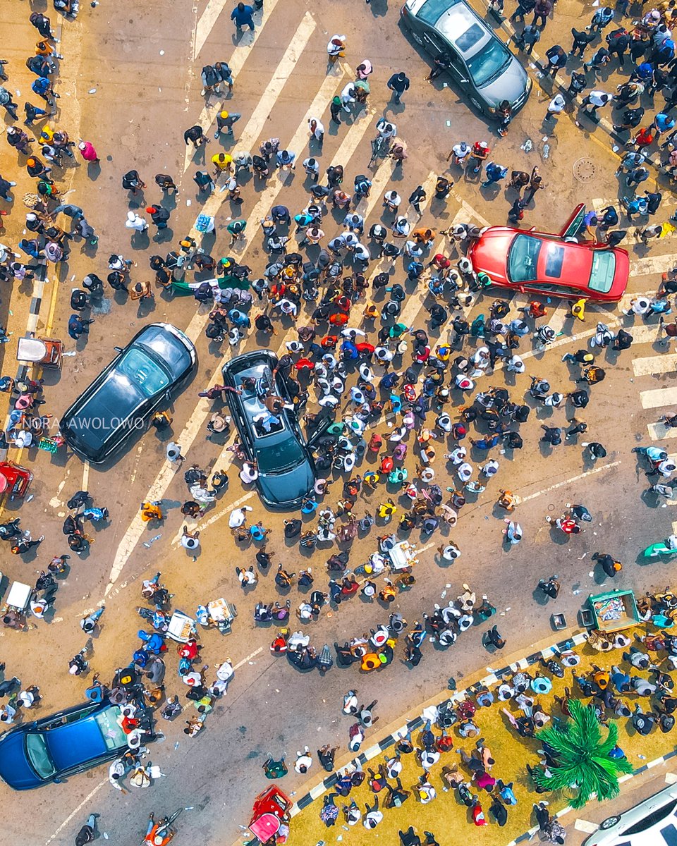 pakedavies's tweet photo. Lasgidi aerial views. Peaceful protest. A better Nigeria,  we aspire🤗. Youth voicing out for the future they long for even for rhe unborn generation. https://t.co/BPX6ySfqmC