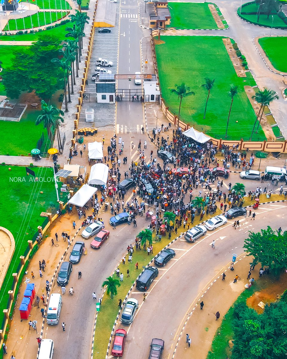 pakedavies's tweet photo. Lasgidi aerial views. Peaceful protest. A better Nigeria,  we aspire🤗. Youth voicing out for the future they long for even for rhe unborn generation. https://t.co/BPX6ySfqmC