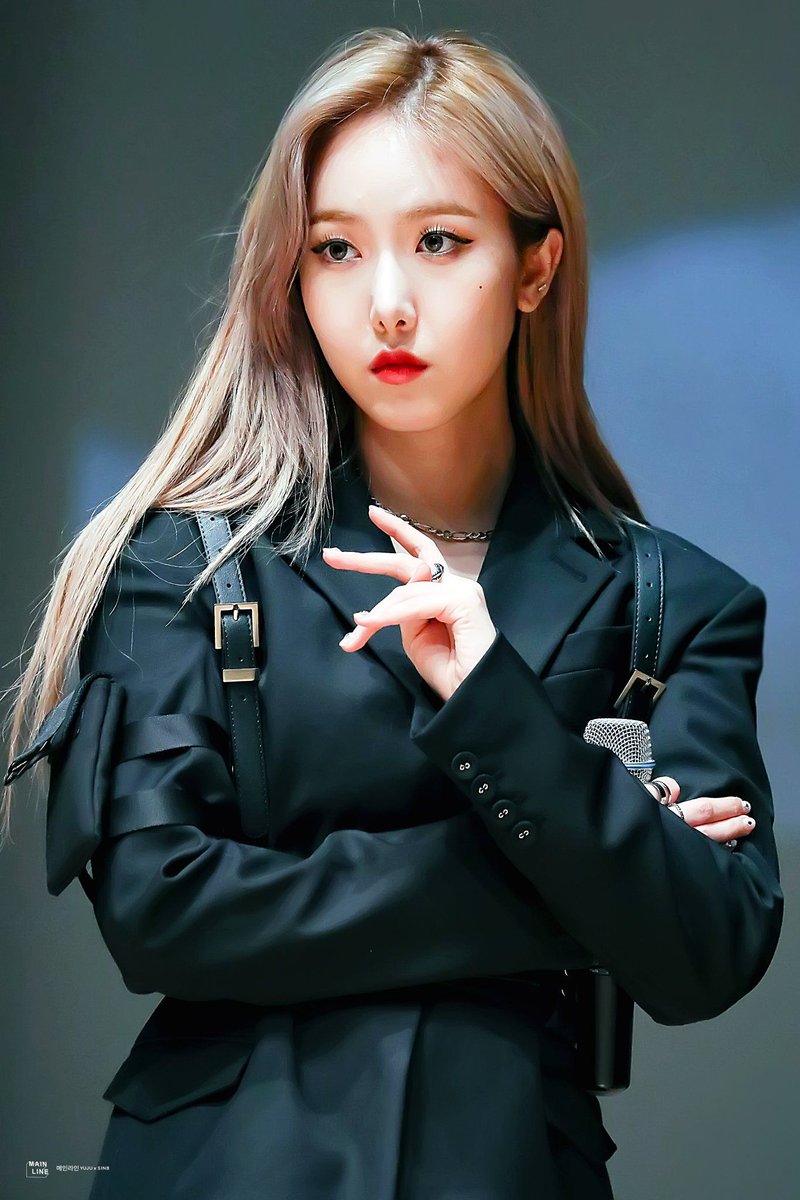 SinB as Zoya from Qubool Hai: This is a unique love story of Zoya, an NRI who returns to India to find her father. She shows how one musn't judge ppl on their appearance and breaks stereotypes, just like SinB who may look intimidating but is a softie too