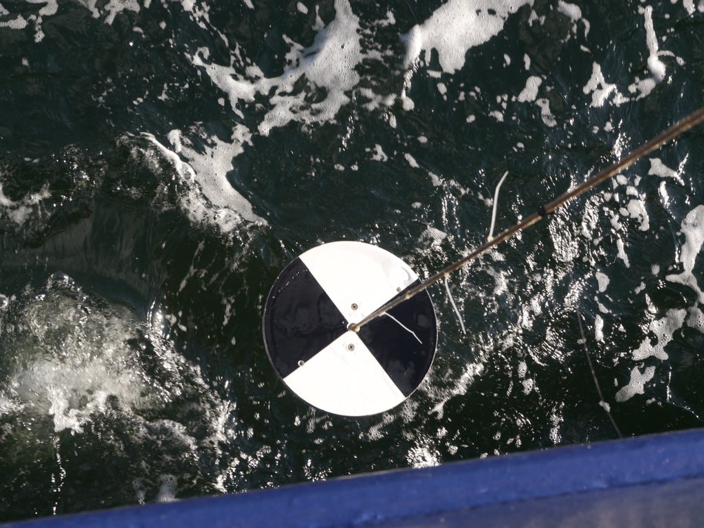 Continuing one of the longest #optical #oceanmeaurements in history #SecchiDepth - in the river #Weser and close to #Helgoland. @CoaOceDar <a href="/ZfMarS_ICBM/">ZfMarS</a> <a href="/ICBM_uol/">ICBM_uol | @icbm-uol.bsky.social</a> @UniOldenburg <a href="/AWI_de/">AWI Medien</a>