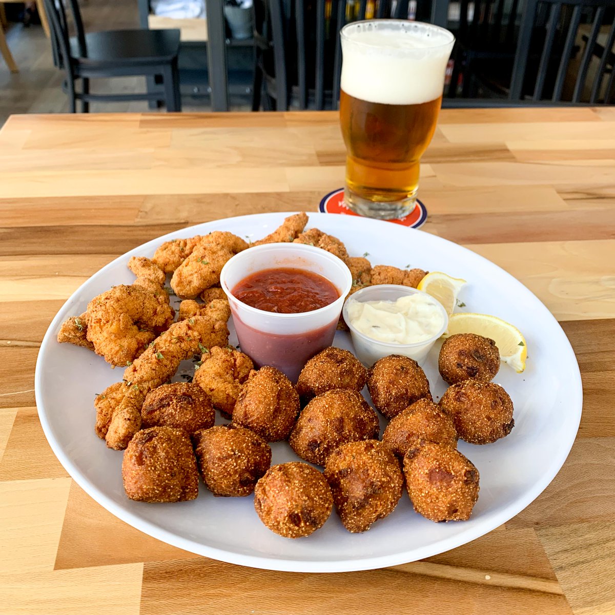 Let us do the work for dinner! Come and see us Monday-Friday for a relaxing meal at the end of the day. 🥘 
-
-
#fresh #fortworthgrocery #grocery #dinner #happyhour