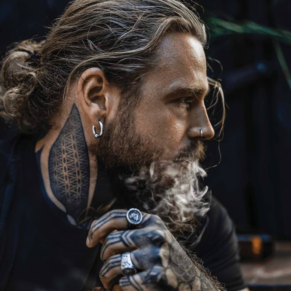 Wrath

† Last purebred of the race / Warrior / King / Hellren to <a href="/Beth_Marklon/">Beth Marklon</a> / Sire to LW /Brother to all in the Brotherhood

† BDB Fandom

† Associated with <a href="/SASBDB/">Saints N Sinners Black Dagger Brotherhood RPG</a>
 
† 21+ MCRP

† Face of #Halo 

#RTs Appreciated