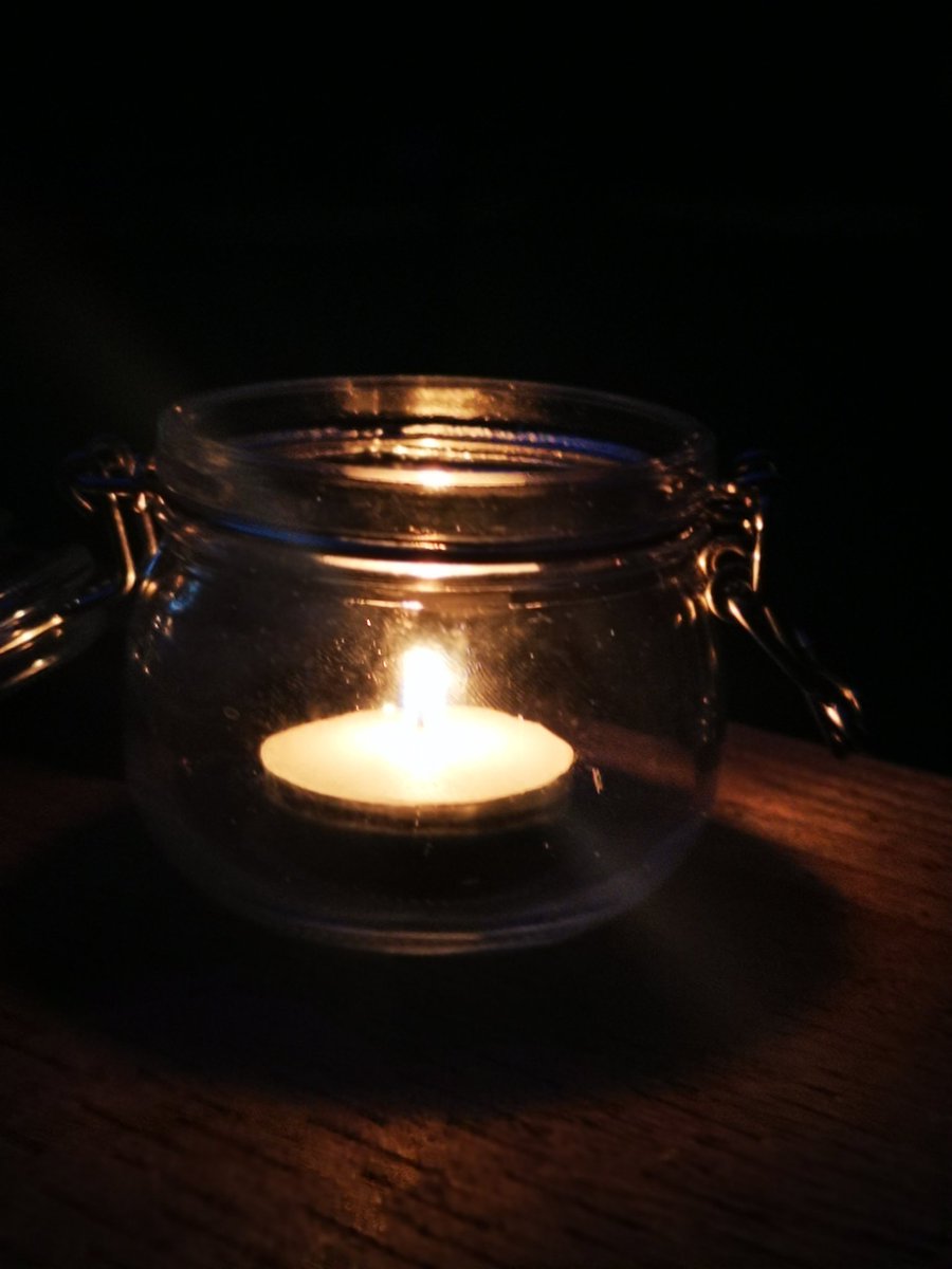 EllenParker6's tweet photo. I learnt something new this week. When one twin dies that twin is known as a sunset baby and the remaining twin is a sunrise baby. Tonight we light our candle in memory of our sunset baby Charlie and all those babies lost #waveoflife #BabyLossAwarenessWeek https://t.co/QobbEDTpZf