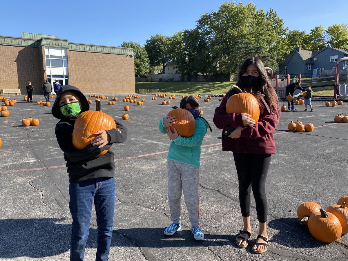 “We want our  community to know that we are here and  will continue to support them,” Jennifer Woolever said. 

With pumpkins, activities, and safety measures, Pawnee held a Fall Harvest Block Party to help families celebrate the season and learn. 

smsd.org/about/news-pos…