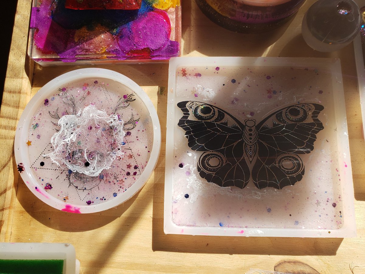 DefinedResin's tweet photo. Now taking orders! DM me if you'd like to purchase a hand made tray, set of 4 coasters, keychains or paperweights. https://t.co/3RUwDrFOdq