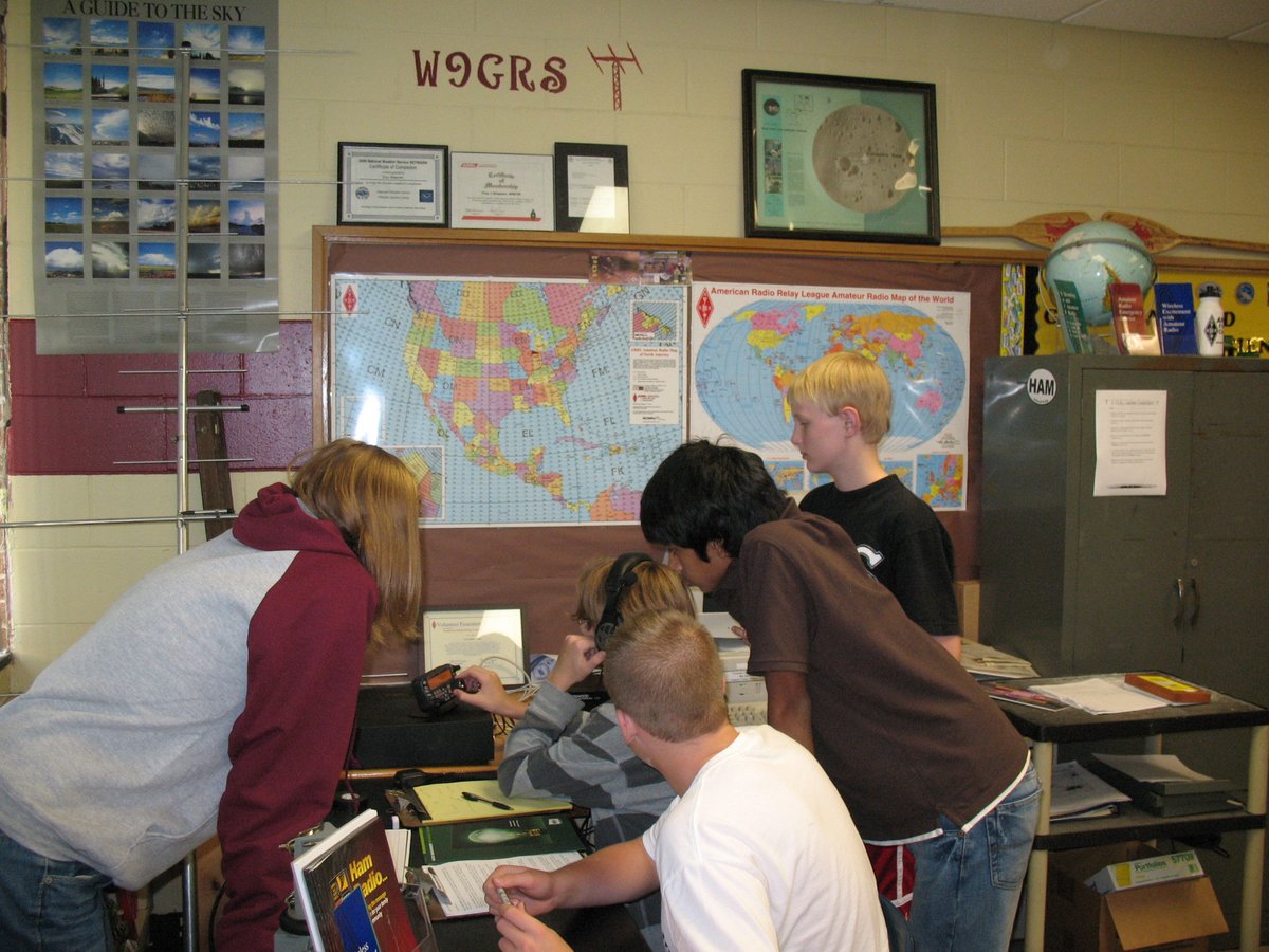 GRS_Science's tweet photo. #ThrowbackThursday Firing up the radio for our first ever amateur radio operations as W9GRS during 2008 October @arrl #schoolclubroundup 
Didn't make alot of Q's but a start to something special! #GRStradition #9LandPride #SCR https://t.co/Q3T12xYuik