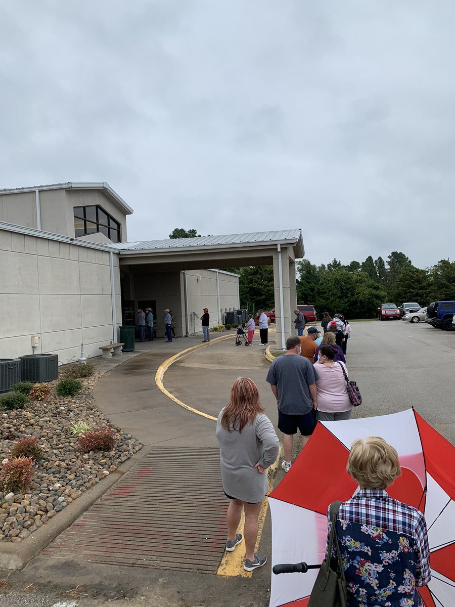 Conner_CSM's tweet photo. A gentleman behind me told me it was the largest turnout in years. Go vote!#MakeItImportant #VOTE #Vote2020 https://t.co/hXKJ0hQ5bn