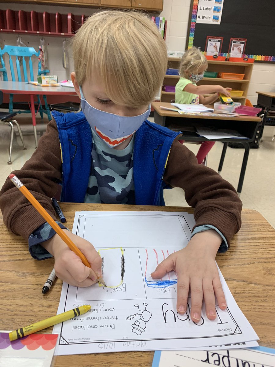 richardskclass's tweet photo. #kindergarten students stretching out sounds and writing words. https://t.co/uztAU8Lqy1