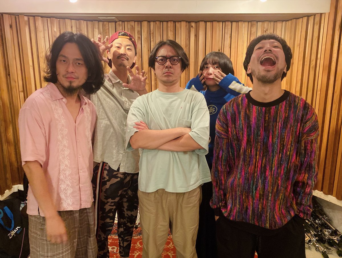 nigami_akubi's tweet photo. ニガミ17才無事にレコーディング終了しましたぁあ！！リリース間に合うよーー！やたー！！先程「SCHOOL OF LOCK!」にて3時間前に仕上げ終わった曲『オフィシャル・スポンサー』を最速解禁しました🎉
この曲を解禁した理由は、この曲が最初にマスタリング作業が終わり放送に間に合ったからです！笑 #SOL https://t.co/UXvmpZRixr
