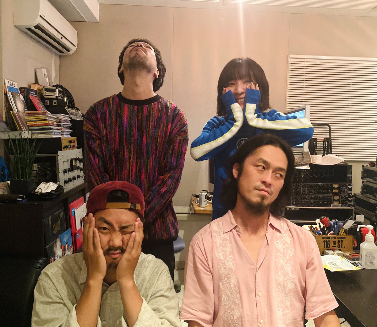 nigami_akubi's tweet photo. ニガミ17才無事にレコーディング終了しましたぁあ！！リリース間に合うよーー！やたー！！先程「SCHOOL OF LOCK!」にて3時間前に仕上げ終わった曲『オフィシャル・スポンサー』を最速解禁しました🎉
この曲を解禁した理由は、この曲が最初にマスタリング作業が終わり放送に間に合ったからです！笑 #SOL https://t.co/UXvmpZRixr