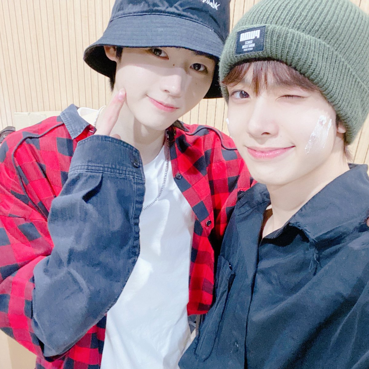 hee_wuudii's tweet photo. @ENHYPEN_members I LOVE YOU MY #MILK_CARROT and #WATER_MELON SEUNGHOON!😍😍🥰🥰 https://t.co/9v85EaBpxA