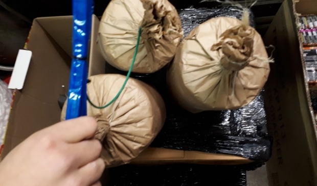 [UPDATE] Politie deelt verdere details enorme vuurwerkvondst Oeffelt - ..