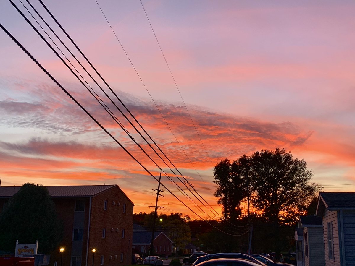 Here are some recent Morgantown sunsets & sunrises to brighten your day. (A thread)