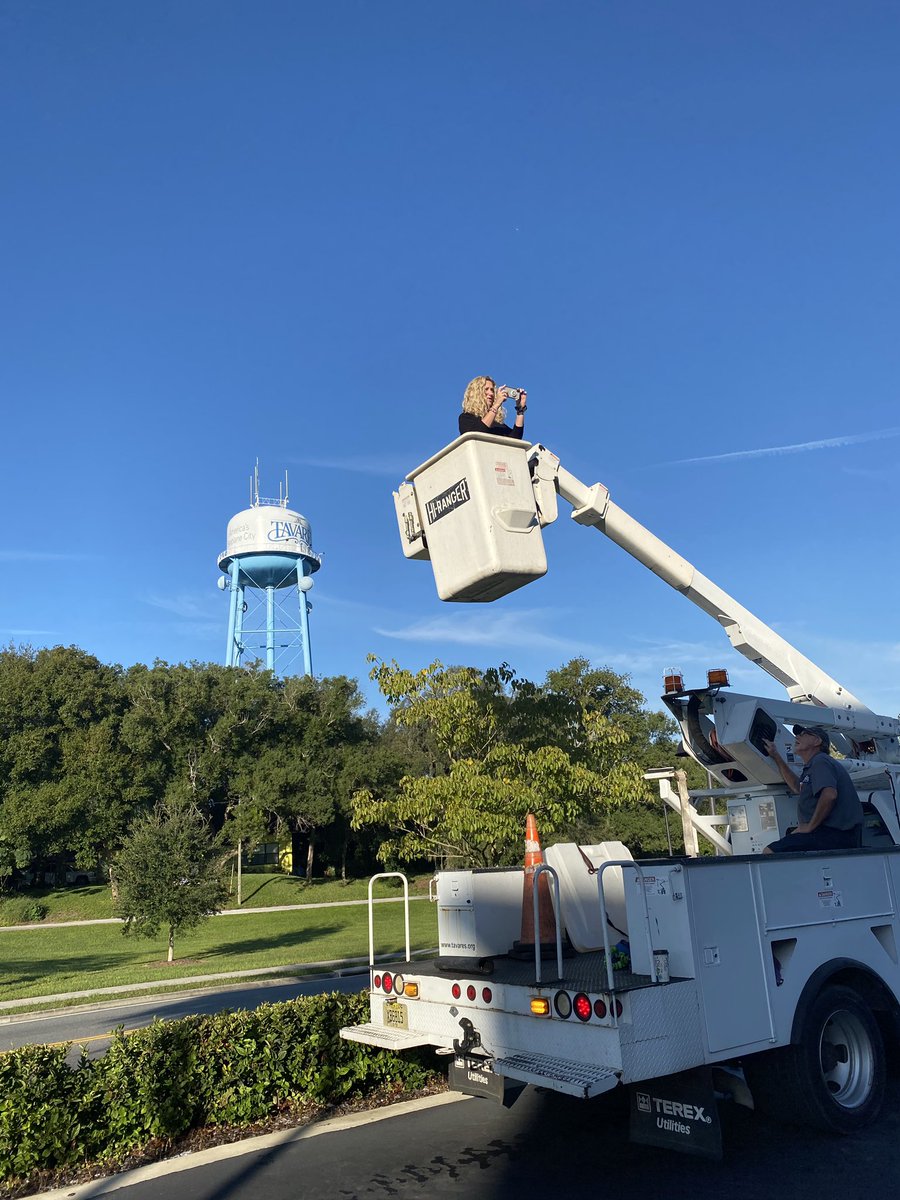 StrategicPIO's tweet photo. The things a #PIO will do to get the best photo possible! Taking today’s @FBILEEDA MPR class photo at @TavaresPolice in @TavaresFL. https://t.co/6PuP7qLDYF