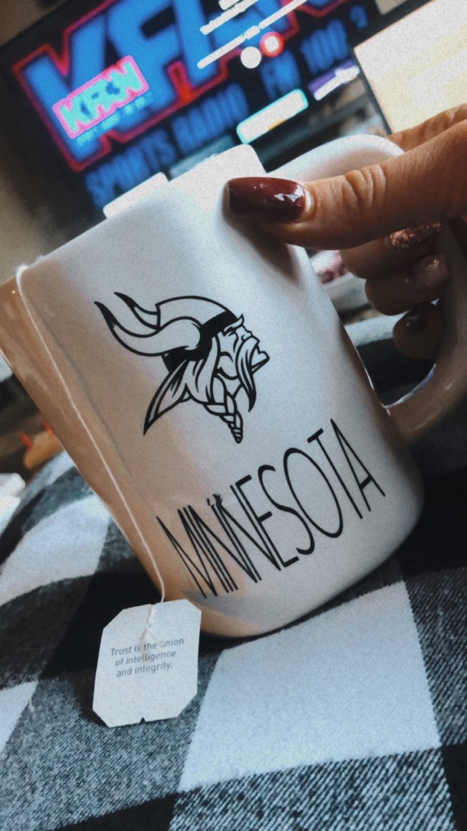 alli_elise25's tweet image. Help me make it through the morning #faith #lovecovenant @KFAN1003 yet another perfect montage by master mixer @madproducer1