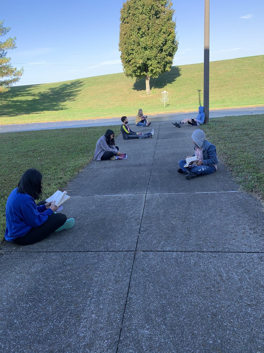 RDavisGMS's tweet photo. We needed a mask break. It's beautiful outside. You can read anywhere. So, here you have it! They are on cloud 9! #GMS #shapingscotties #makingthemiddlematter ##outdoorlearning #6feet #wemeasured https://t.co/0HClcWjffz