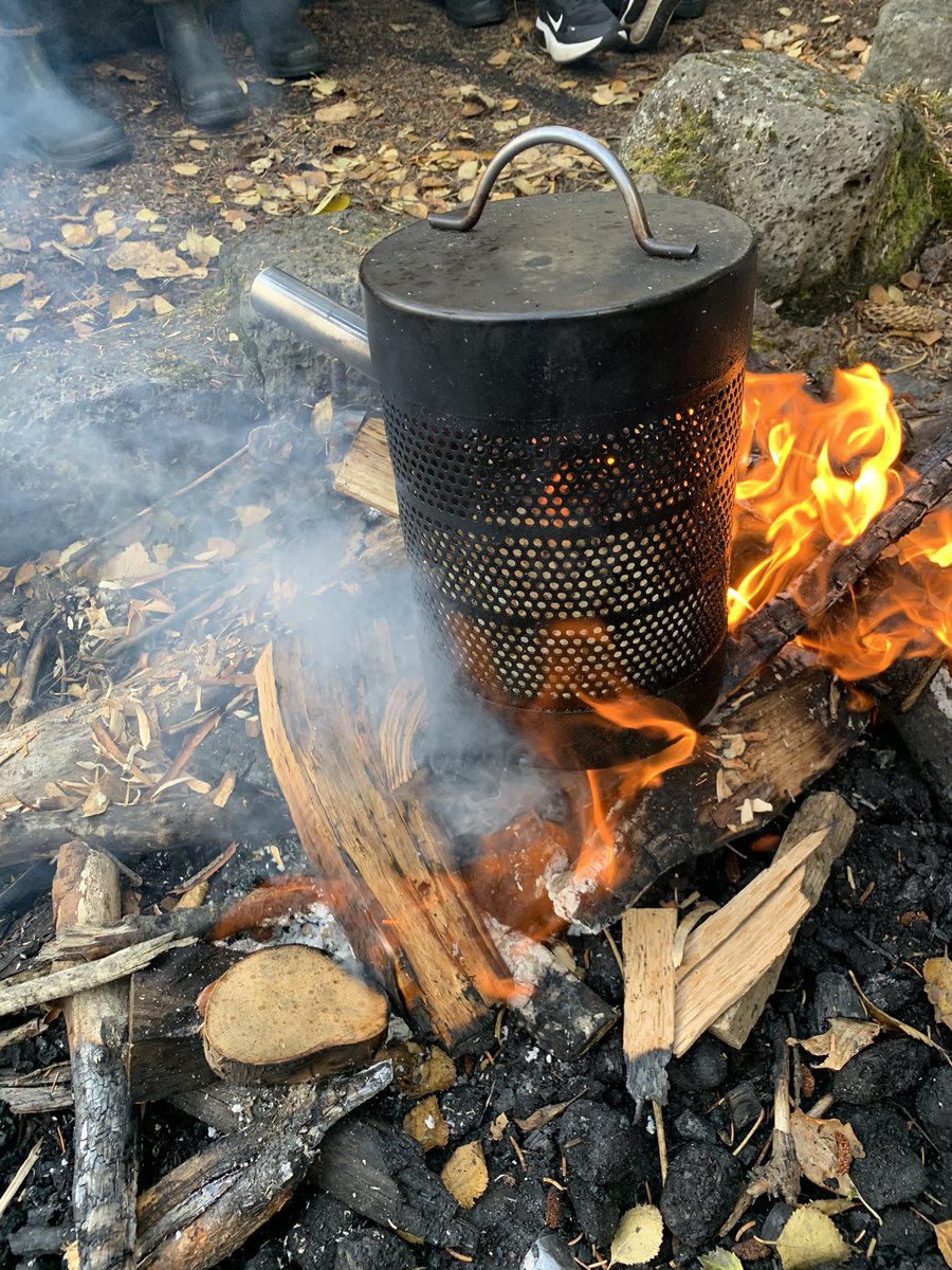 DagbjortJohanna's tweet photo. Varðeldur, popp og varúlfur í Björnslundi #ullonollo #menntaspjall https://t.co/rY5IjtGryP