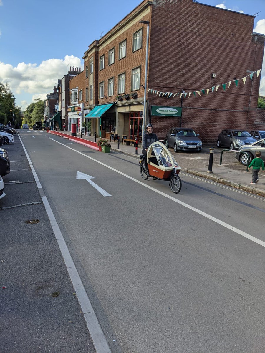 countcaspargh's tweet photo. #TrafficNerd #MagdalenRd #Exeter
A free pint to anyone who can name the person in today's photo.
Another hour ticked off, another hour where less than 10% of drivers stop and shop. https://t.co/xHQsslISYs