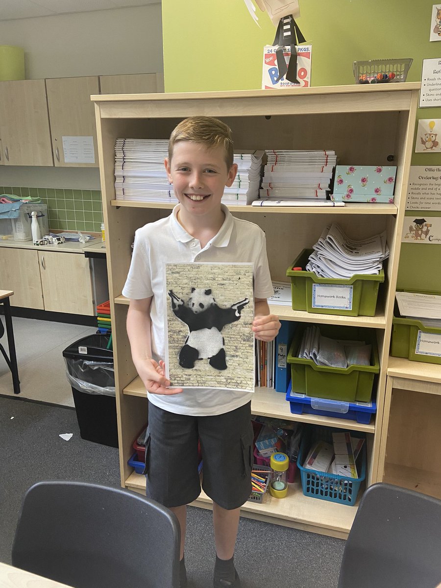 Class9DPS's tweet image. We’ve been completing our final pieces this afternoon using graffiti technique! @DartonPrimary @ArtDps1 #DPS_art