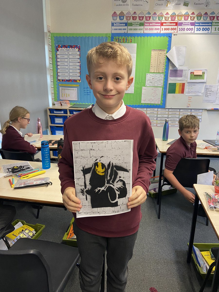 Class9DPS's tweet image. We’ve been completing our final pieces this afternoon using graffiti technique! @DartonPrimary @ArtDps1 #DPS_art