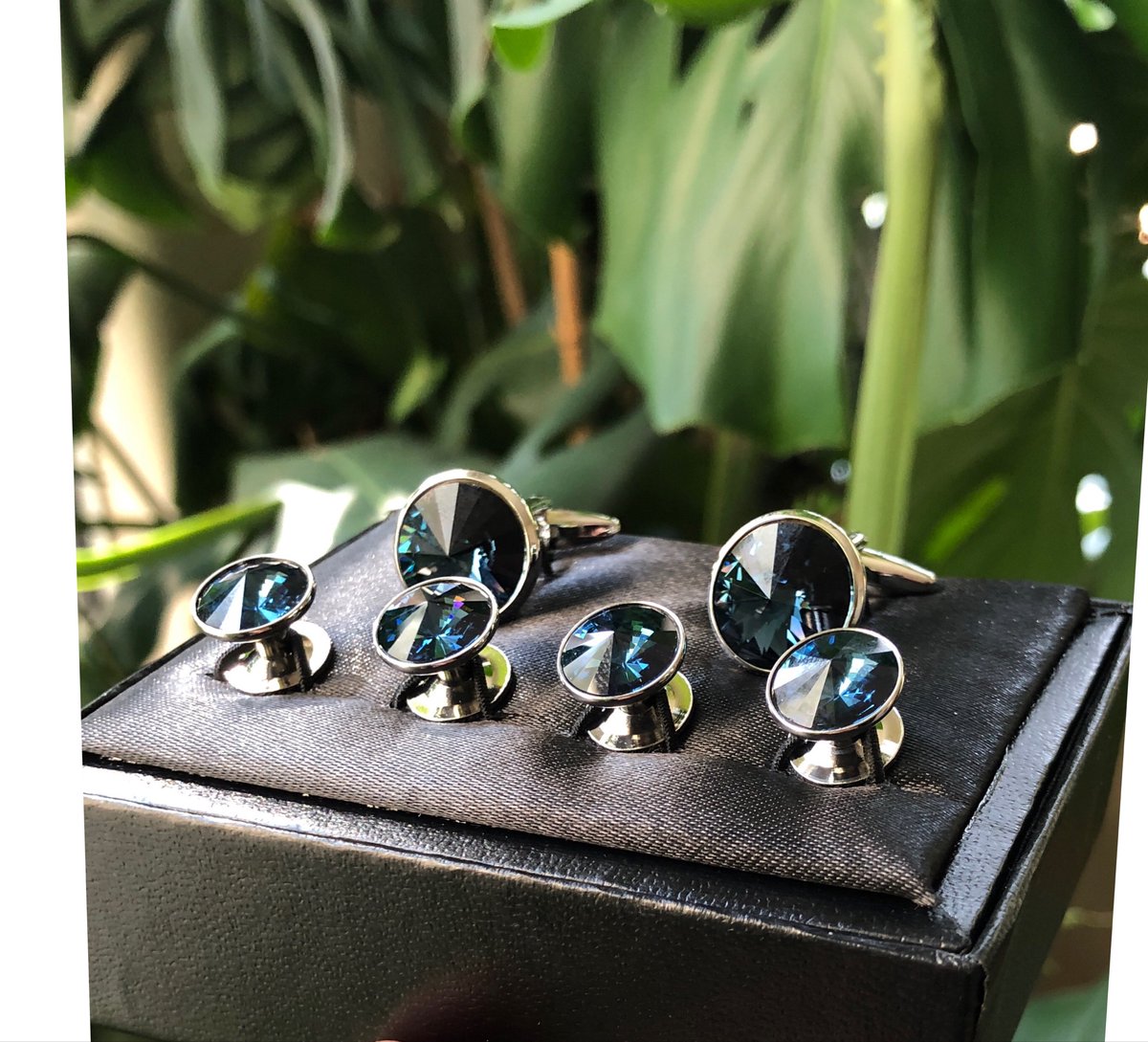 LasVegasWil's tweet photo. It's getting so close!! Hope to have our link for @CircaLasVegas Credit up very soon. You can also DM me to get your Casino Credit early. ⏰

In the meantime, here's the first part of my #circareveal; Circa Blue (kinda) Swarovski crystal set. 

#circaopening #highfasion #LasVegas https://t.co/AIKQVEDkFd