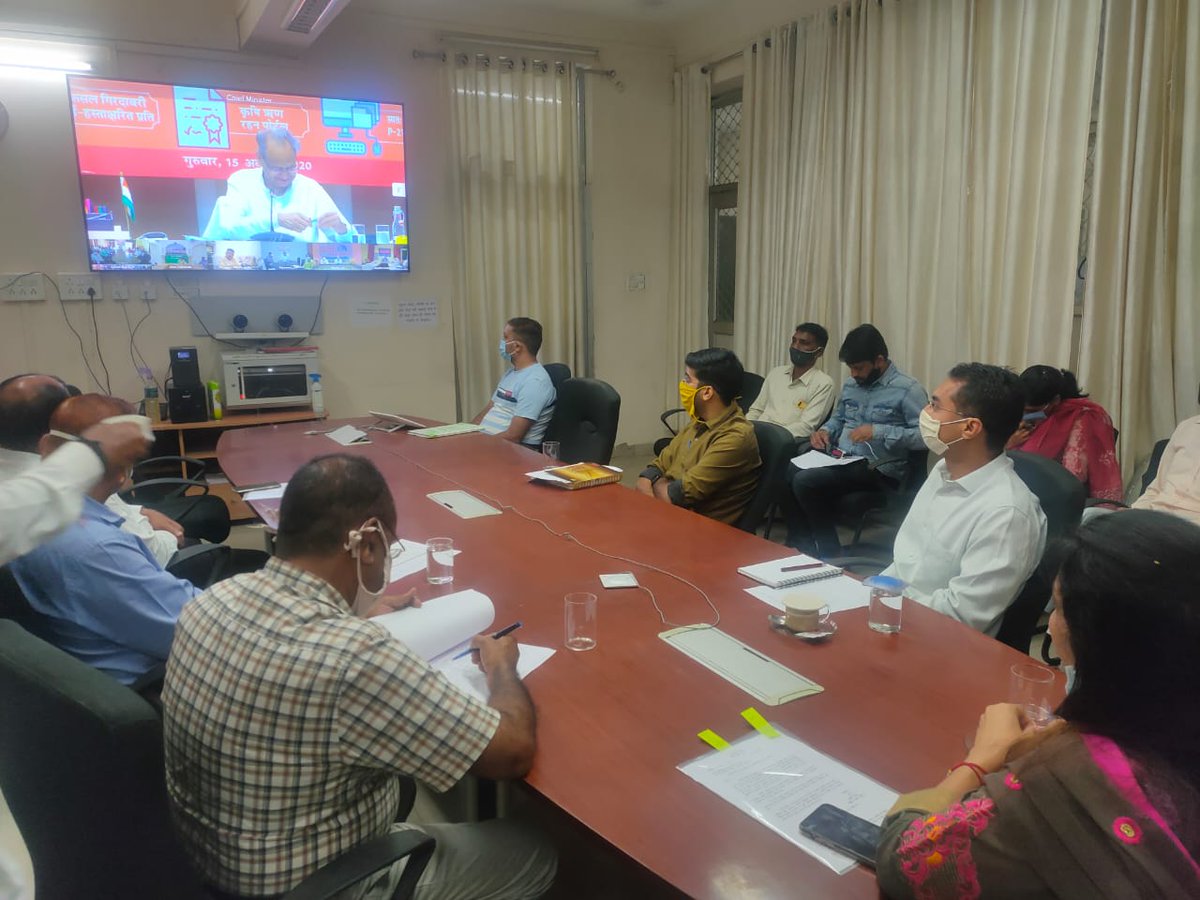 15 अक्टूबर को मनाये जा रहे"राजस्व दिवस" के अवसर पर मा० मुख्यमंत्री द्वारा वी.सी के माध्यम से राजस्व अधिकारियो/कर्मचारियों से सवांद किया, राजस्व विभाग की #online योजनाओं का किया शुभारम्भ,संभा०आयु०<a href="/drarushimalik/">Dr.Arushi Malik IAS</a> सहित प्रशासनिक अधिकारी मौजूद
<a href="/RajGovOfficial/">Government of Rajasthan</a> 
<a href="/RajCMO/">CMO Rajasthan</a> 
<a href="/DIPRRajasthan/">सूचना एवं जनसम्पर्क विभाग, राजस्थान सरकार</a>