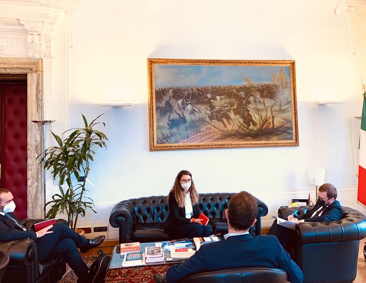 peppeprovenzano's tweet photo. Bell'incontro oggi con @south_working sullo #smartworking visto da #Sud. Abbiamo discusso di come rafforzare questa esperienza e renderla una possibilità per liberare il potenziale di tutte le persone in tutti i luoghi, per affermare un nuovo modello di sviluppo. #dirittoarestare https://t.co/Au6sAUpdvO