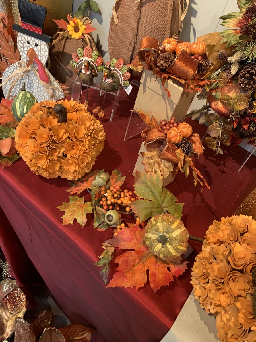 TheWrappergifts's tweet photo. Thanksgiving is just six weeks away.  The Wrapper can help you set the table. 

#thanksgiving #countdown #setthetable #decorations #holiday #gifts #thewrapper #thewrappergifts #southcoastplaza #costamesa #oc https://t.co/9DepJoDSNe