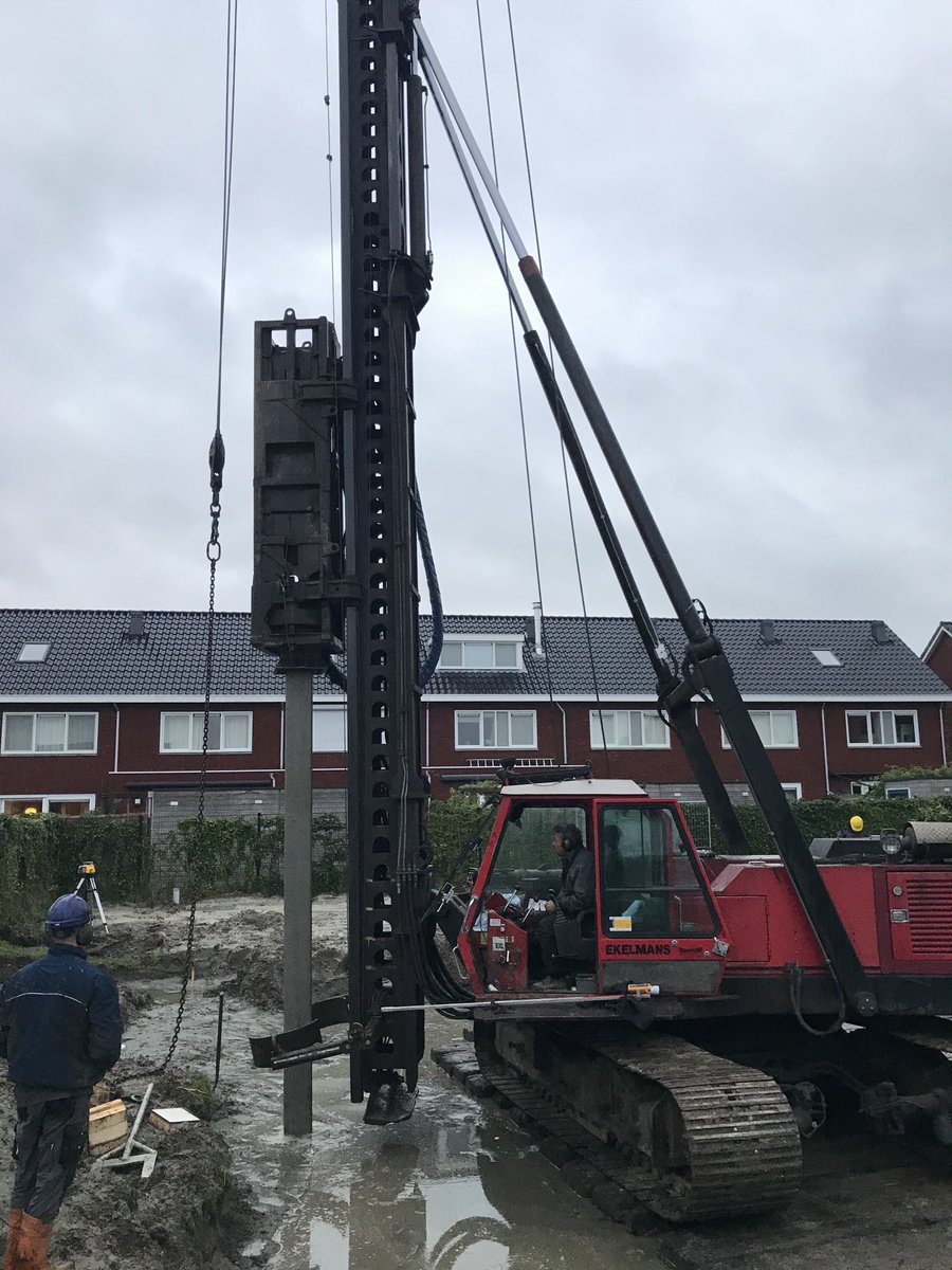Nieuwbouw 2 onder 1 kap Oostvoorne is van start! Een prachtige invulling van dit gat. #V&amp;Vbouw #nieuwbouw #duurzaam #blouberg