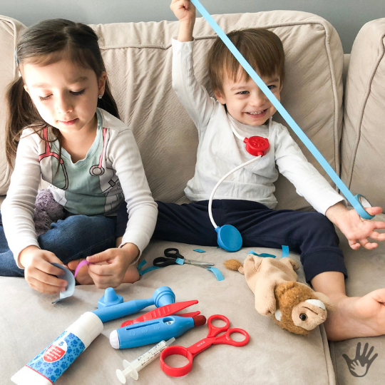 walktalkplay's tweet photo. Does your little one love taking care of their stuffed animals? All you need is some paper and tape, and you have a new pretend play activity! 
Click the🔗 below for more info!
https://t.co/XISPFmWY4X
#walktalkplay #preschool #preschoolactivities #pretendplay #childrensactivities https://t.co/OxU6wGhsxb