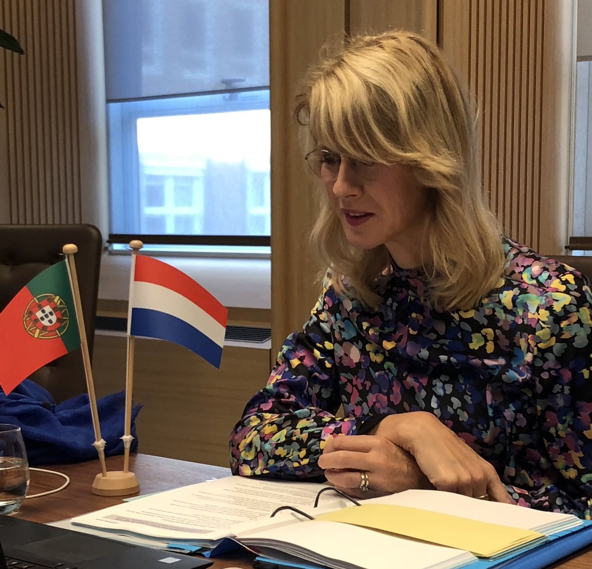 StefanKoreneef's tweet photo. Bilateral meeting at the informal Telecomcouncil on digital economy 🇵🇹@AragAzevedo 🇳🇱@MonaKeijzer     excellent talks on further cooperation #Artificialintelligence #data #DSA #EU2020DE https://t.co/Hz7QdN4qp3