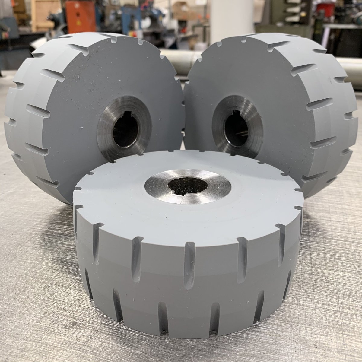 KV_Rol's tweet photo. Specialist belt drive rollers being processed today at KV Rollers - https://t.co/OHdUTqaIkj  #kvrollers @KV_Rol #rollers #ukmanufacturing #ukindustry #industrialrollers #specialistrollers #technicalrollers  #oemrollers #beltdriverollers https://t.co/N1wG1nGsXu