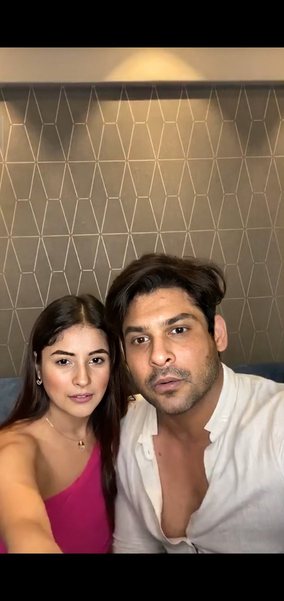 Pri_9892's tweet photo. #SidNaaz
1st Live together ❤⚫😘
@sidharth_shukla @ishehnaaz_gill https://t.co/k7dOskA3Vo