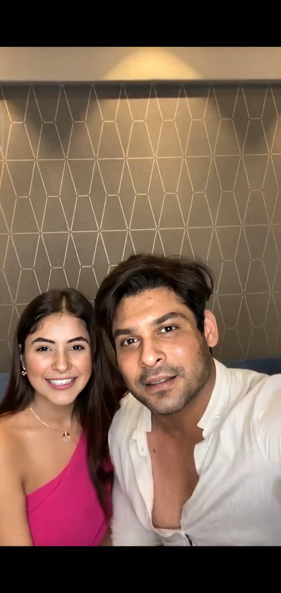 Pri_9892's tweet photo. #SidNaaz
1st Live together ❤⚫😘
@sidharth_shukla @ishehnaaz_gill https://t.co/k7dOskA3Vo