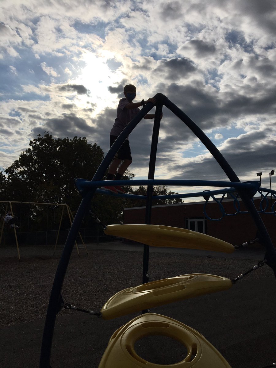 NR_KJones's tweet photo. 4th period + 50 PRIDE cards = 15 mins of recess. Unintended result is the teamwork needed to earn the reward. SUCCESS! 🐾 @NRMSCounselor @NRMiddleSchool https://t.co/gaHNy8tFjn