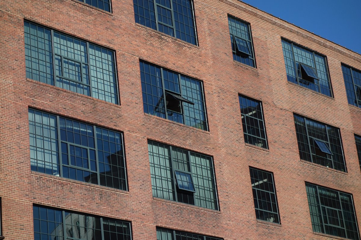 StCloudWindow's tweet photo. @StCloudWindow supplied over 260 energy-efficient #historic #replica #windows to ElseWarehouse, located in the Minneapolis Warehouse District. #SCW3000 Series windows seamlessly matched historic sightlines and aesthetics of the original steel windows. https://t.co/AX2rL6PJje https://t.co/1GIZGKrBOI