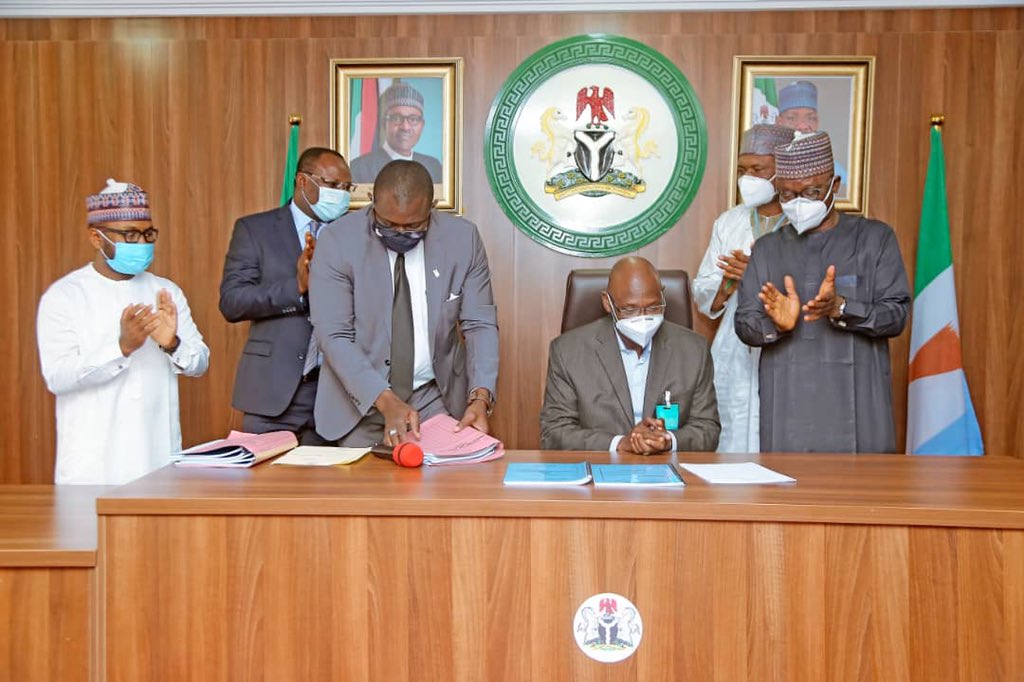 Today H.E Governor Sule signed 2 bills into law aimed at improving our business environment. The Investment Law which creates an investment agency as a one stop shop for investors including a PPP framework &amp; a Mortgage &amp; Foreclosure law to improve liquidity in the housing sector.